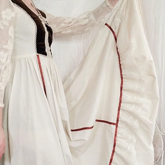 Vintage Gunne Sax Dress, 1970s authentic velvet & lace renaissance style - Picture 8 of 12